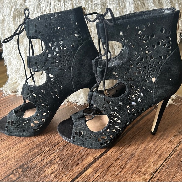 Steve Madden Black Lace-Up Gladiator Style Heels - Picture 4 of 10